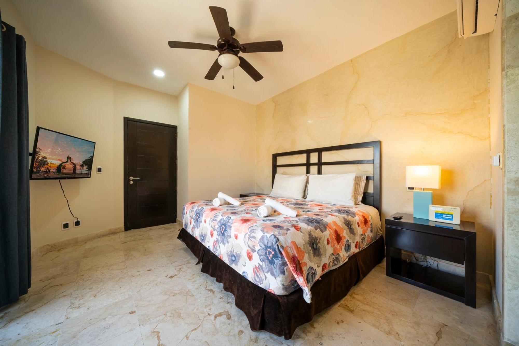 Condo Surf 407 - Beachfront Oceanview 1 Bedroom Condo Rental - at El Faro condos Playa del Carmen Exterior foto